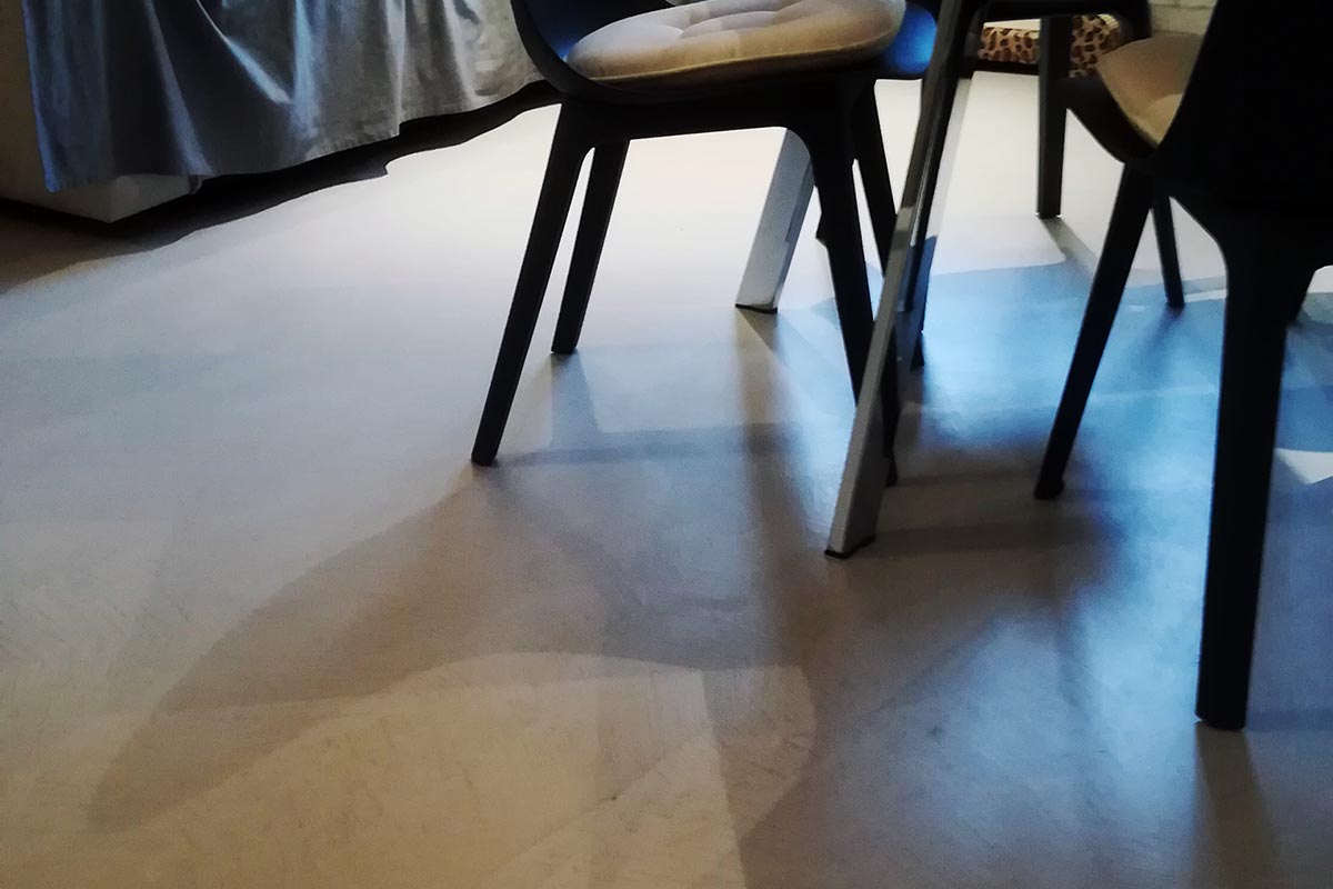 pavimento soggiorno micro cemento