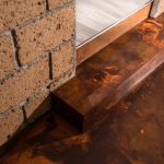 Gradino in legno e mattoni rustici