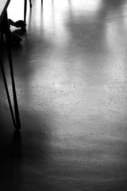 dettaglio della stesura del microcemento