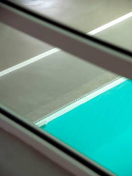 Piscina moderna vista dall'alto