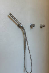 Accessori Bagno con Rivestimento in Resina