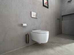 Dettaglio Bagno con Rivestimento e Pavimento in Resina