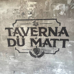 Murale vintage con scritta Taverna du Matt